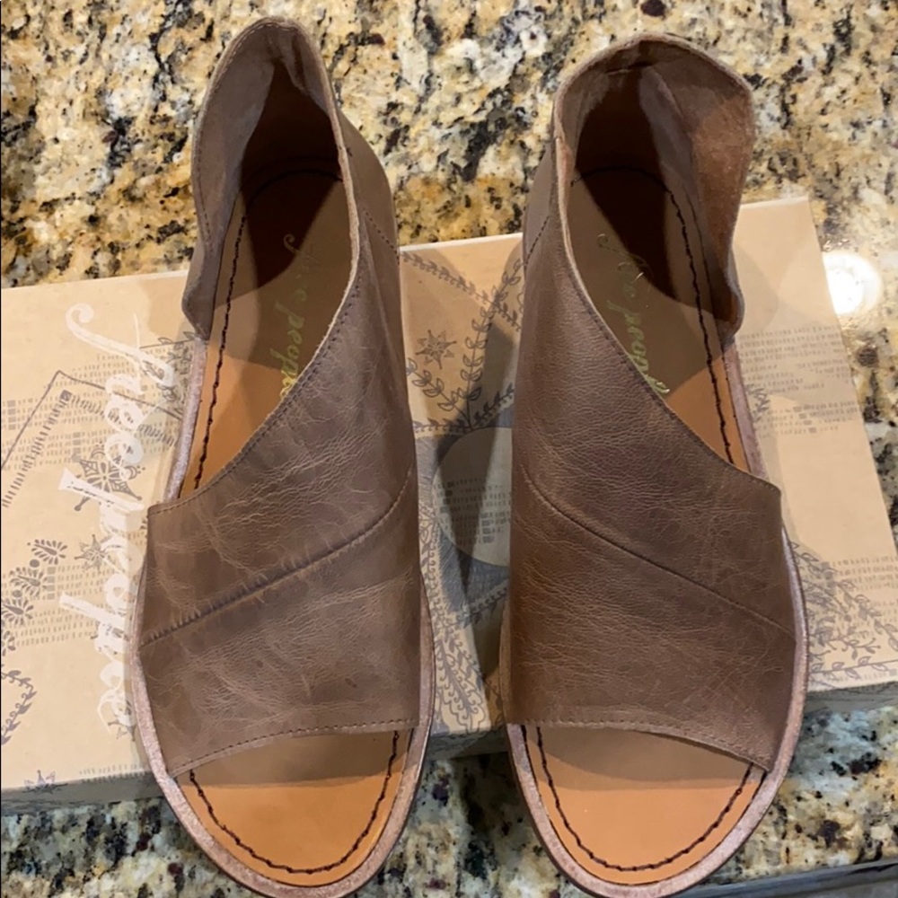 NEW IN BOX FREE PEOPLE MONT BLANC SANDALS SIZE 36
